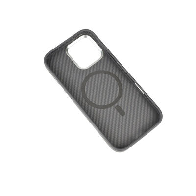 İnce 0.8mm 16g Ağırlığında Manyetik Aramid Fiber Telefon Kılıfı iPhone 16 Pro için Yan Enjeksiyon ve Tam Kapaklı