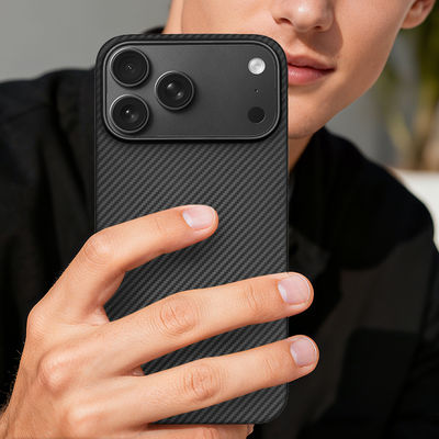 iPhone 17 Pro Max için Metal Çerçeveli Özelleştirilmiş Aramid Karbon Fiber Cep Telefonu Kılıfı