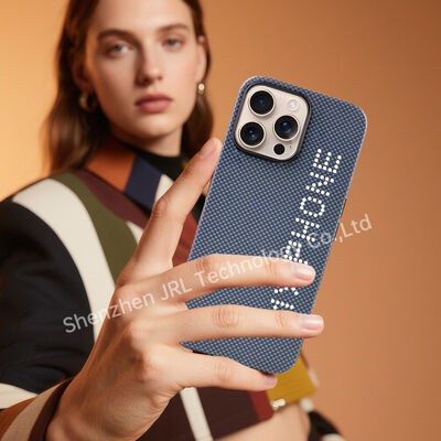 Karanlıkta Parlayan Süper Hafif Aramid Karbon Fiber iPhone 17 Pro Cep Telefonu Kılıfı